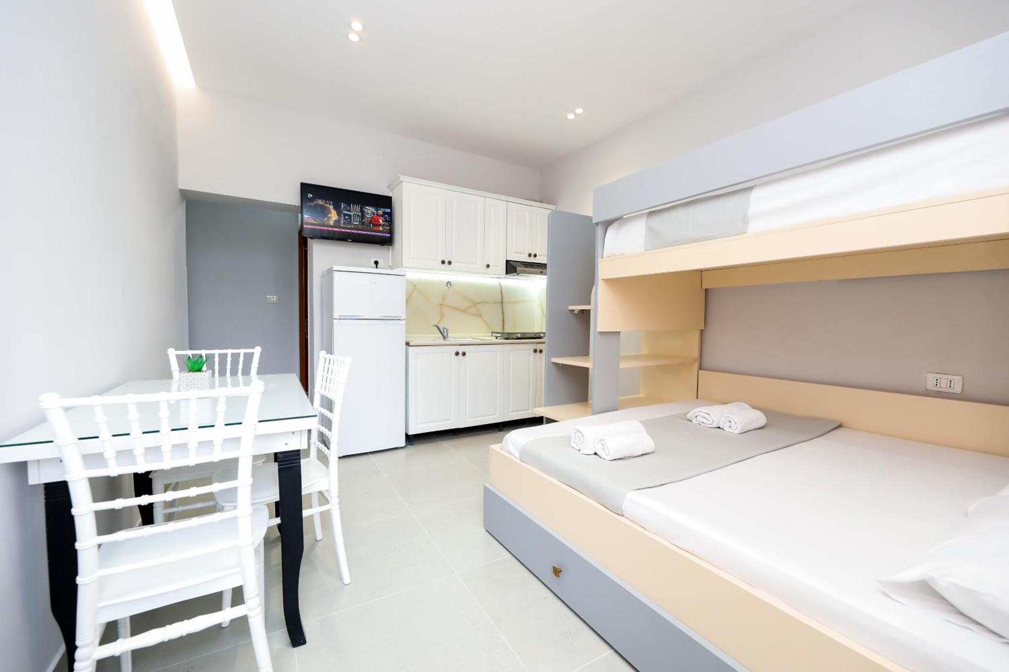 Vila Feliz - Premium Rooms With Free Private Parking Влёра Экстерьер фото
