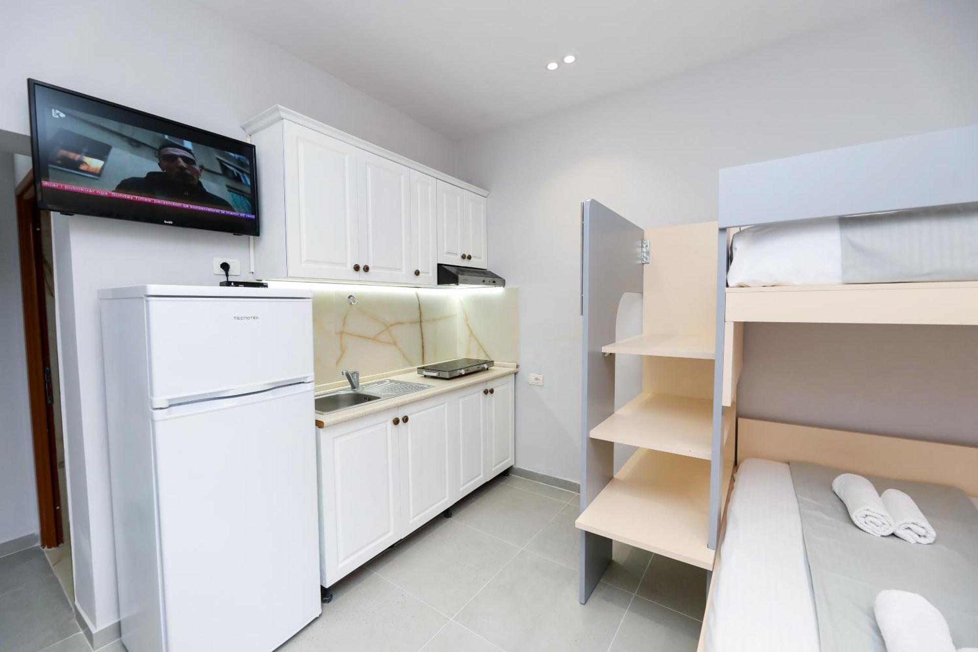 Vila Feliz - Premium Rooms With Free Private Parking Влёра Экстерьер фото