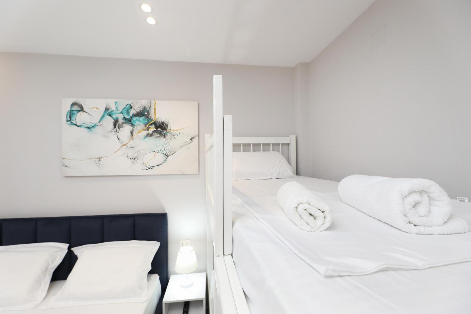 Vila Feliz - Premium Rooms With Free Private Parking Влёра Экстерьер фото